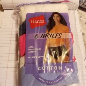 Hanes taggless briefs size 8, 6 packs